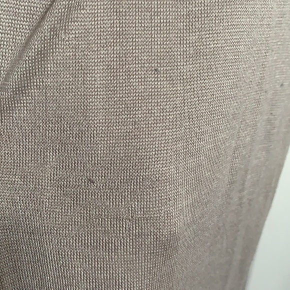 Drape neckline sleeveless top - Picture 4 of 4